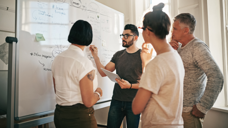 Les différences entre une agence de communication traditionnelle et une agence digitale : quelle est la meilleure pour votre entreprise ?