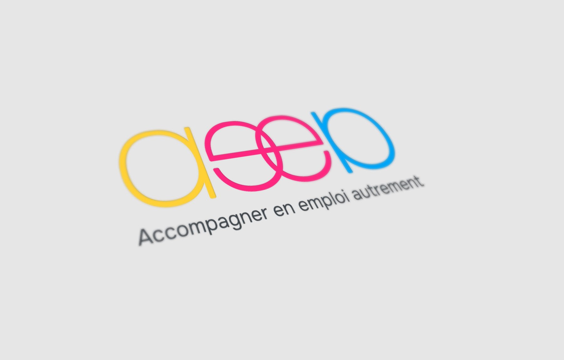 Accompagner en emploi autrement — logo imprimé sur papier