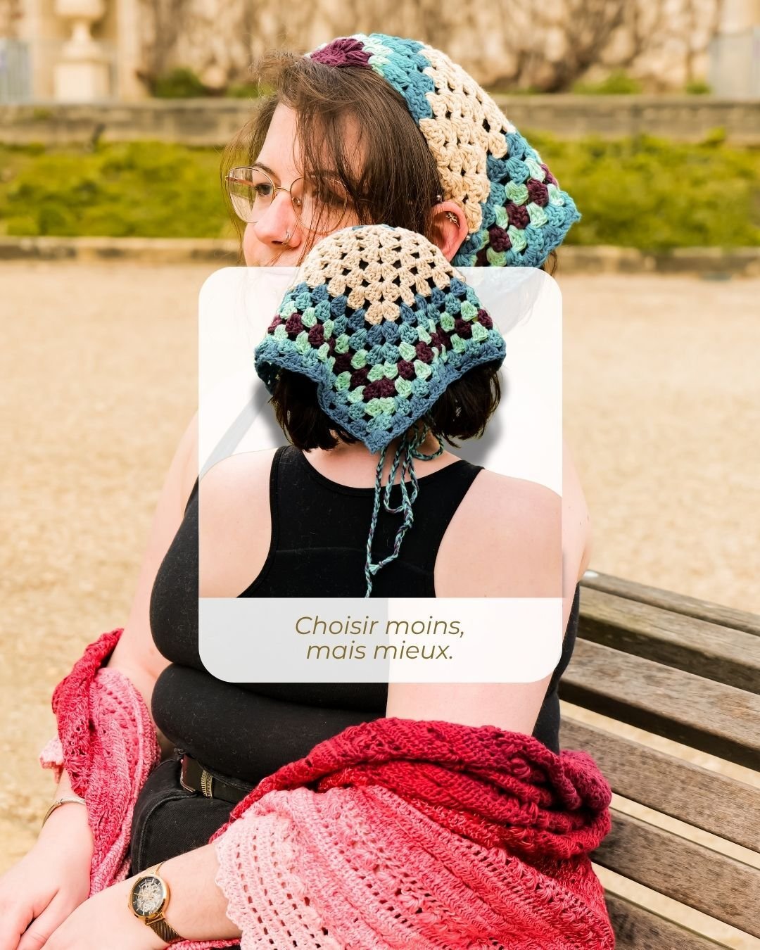 Moony Raccoon — publication « Choisir moins, mais mieux » avec bandana au crochet