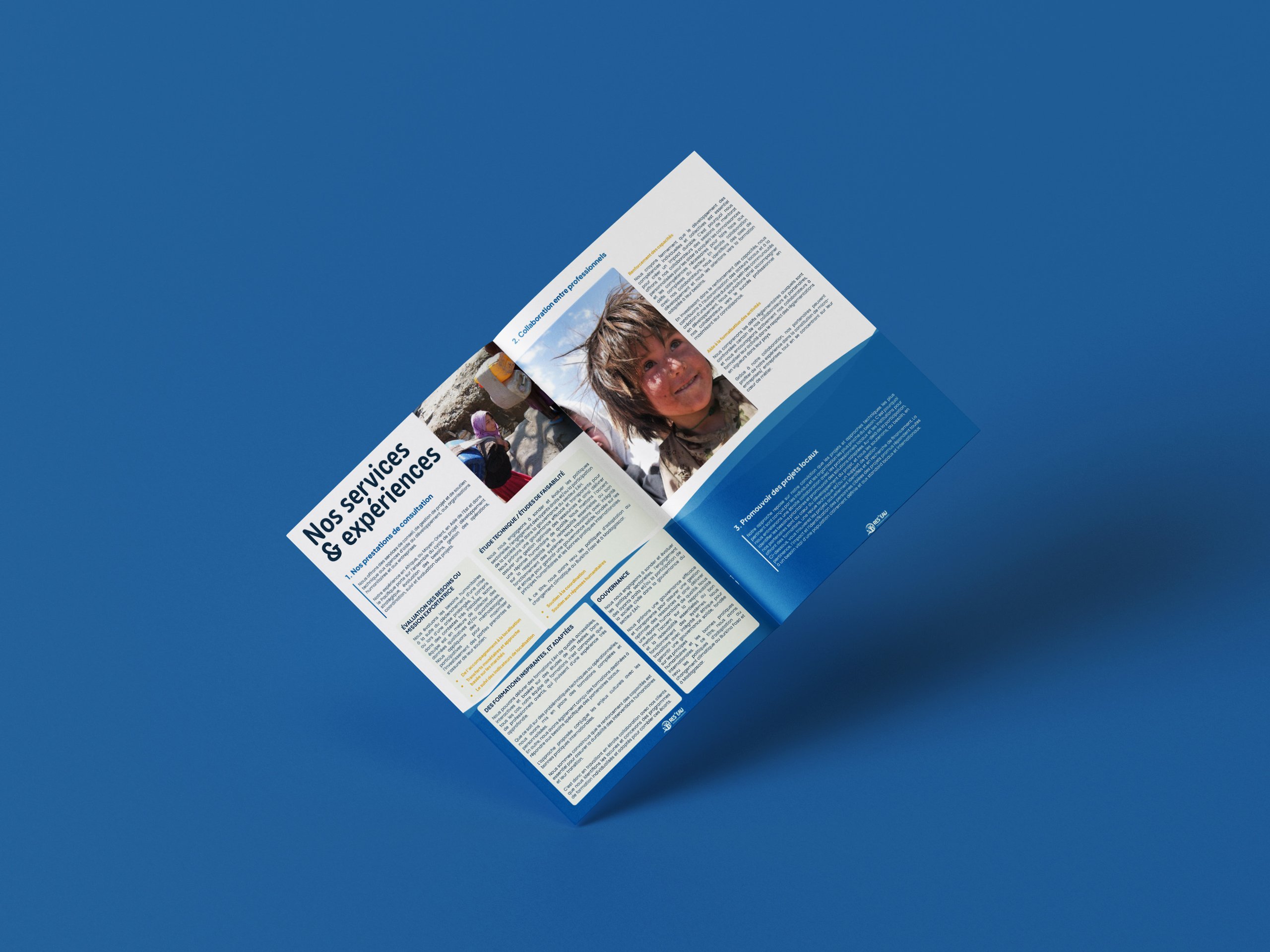Rés'Eau — double page intérieure sur fond bleu