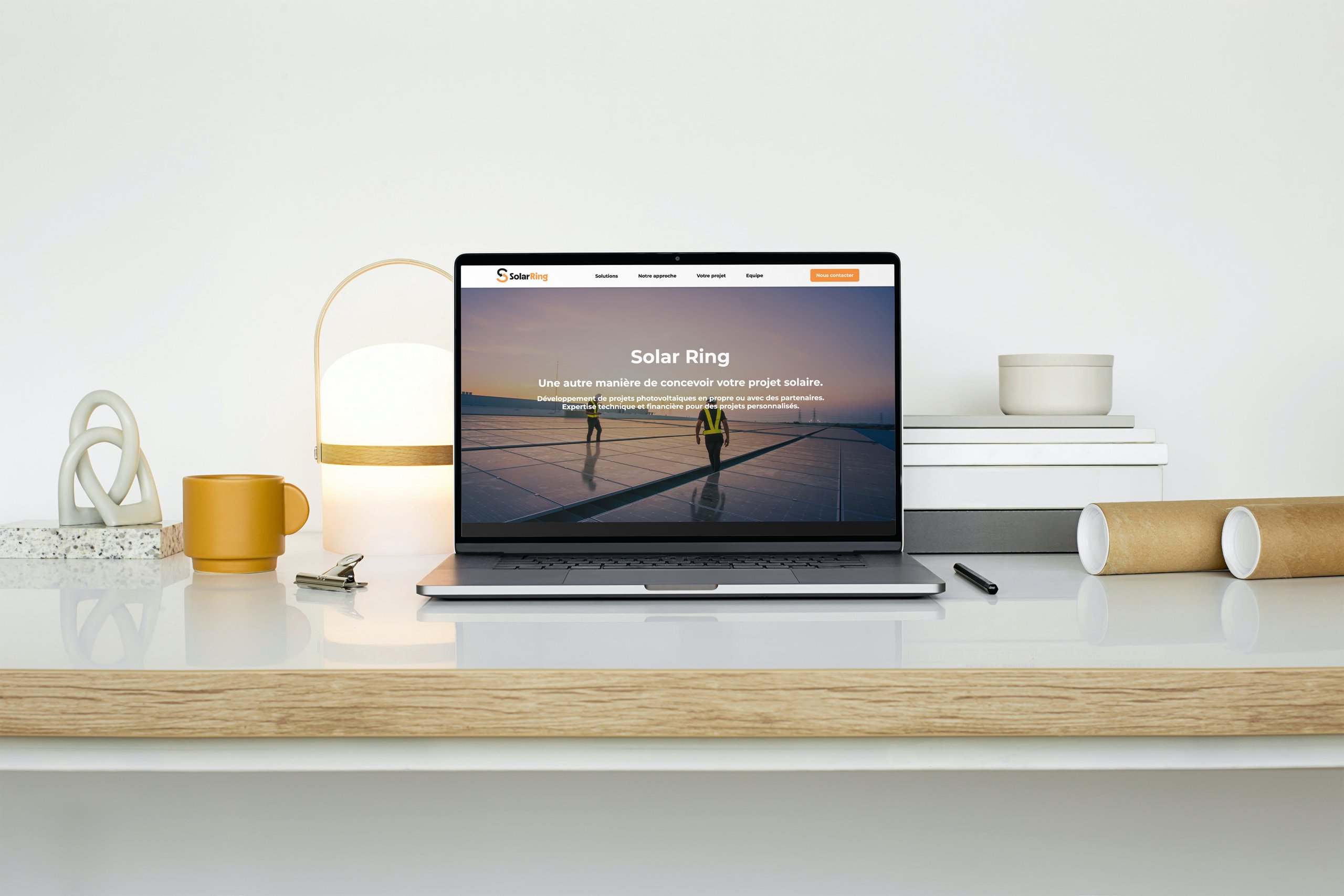 Solar Ring — site affiché sur un ordinateur portable
