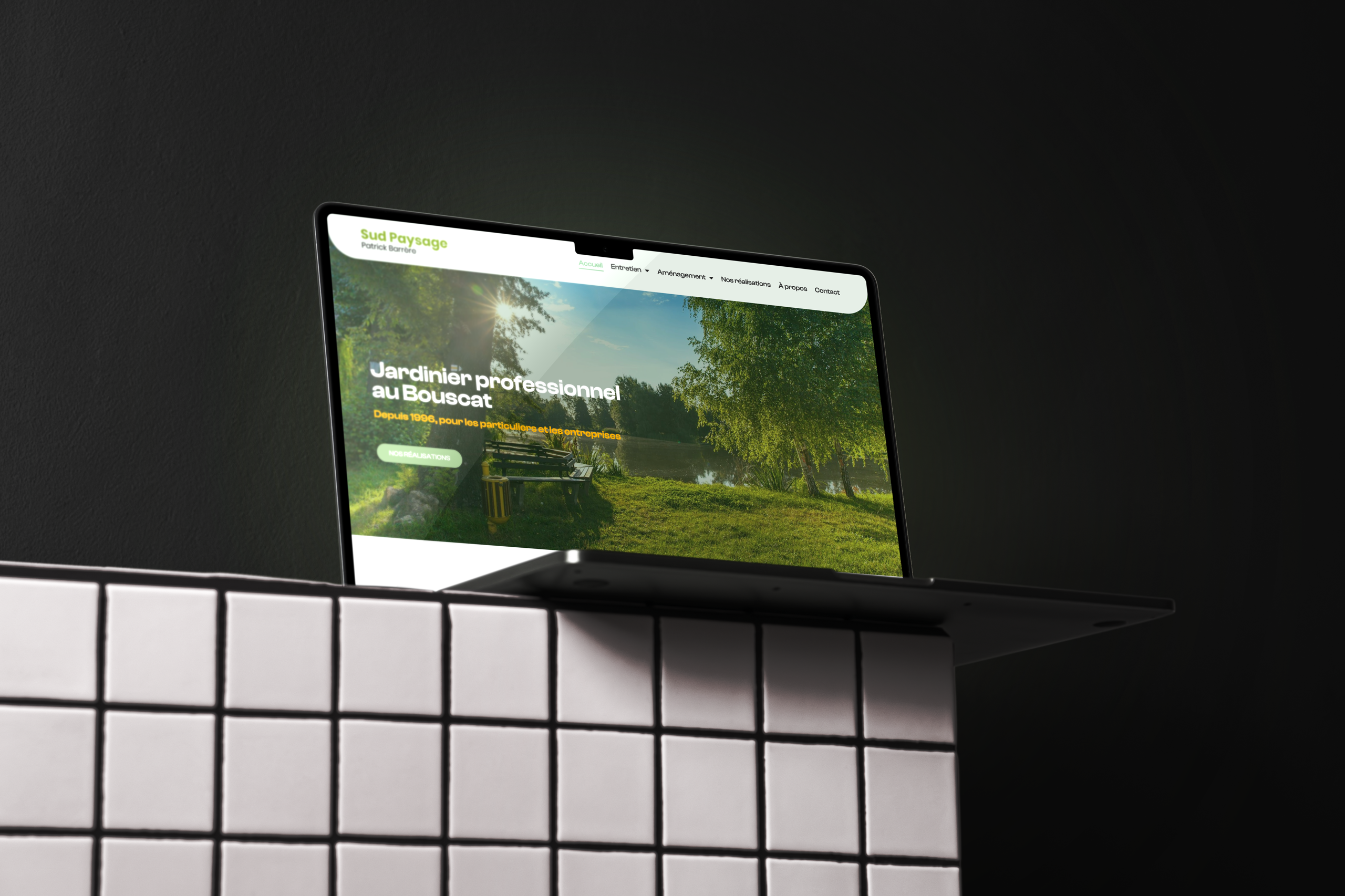 Sud Paysage — site du paysagiste affiché sur un ordinateur portable